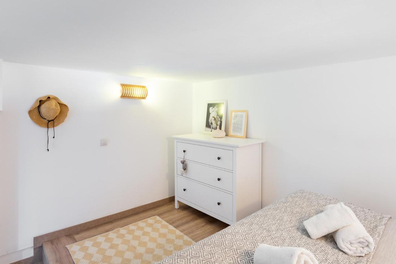 Stay U-Nique Apartments Travessera II Barcelona Ngoại thất bức ảnh